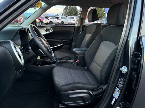 Used 2022 Kia Soul LX w/ Technology Package image 10