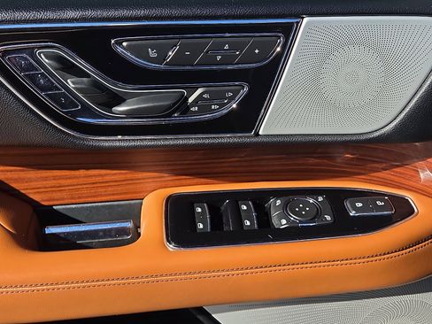 Used 2019 Lincoln Navigator L Reserve image 10