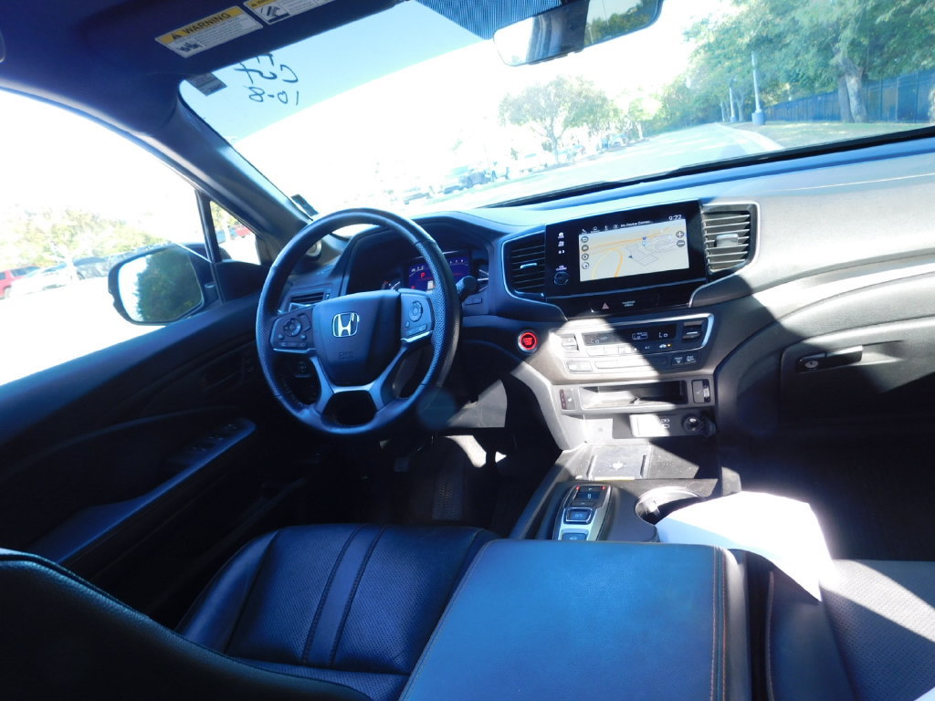 Certified 2025 Honda Passport TrailSport image 2