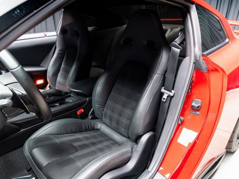 Used 2023 Nissan GT-R Premium w/ Floor Mat Package image 43