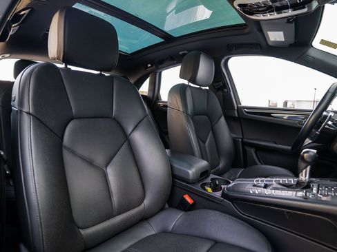 Used 2019 Porsche Macan image 13