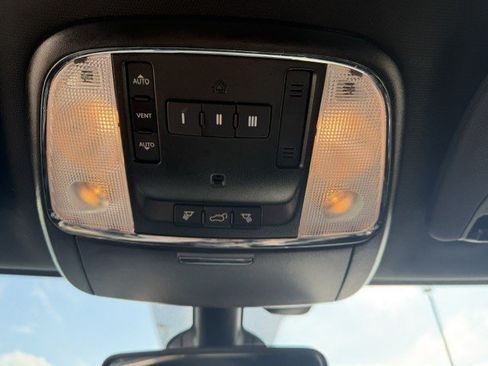 Used 2019 Jeep Grand Cherokee Laredo AWD/4WD image 19