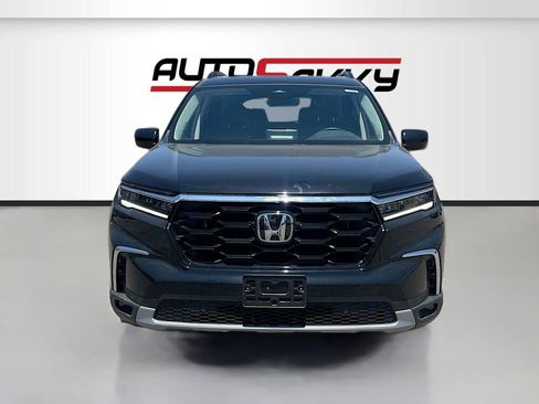 Used 2024 Honda Pilot Touring image 2