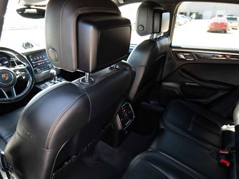 Used 2017 Porsche Macan image 24