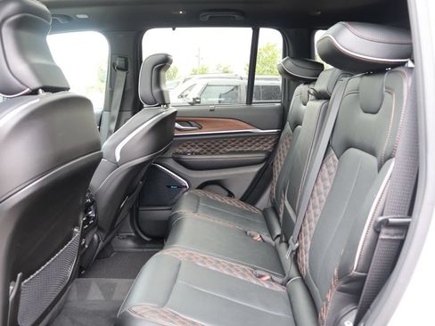 Used 2022 Jeep Grand Cherokee Summit w/ Advanced Protech Group IV AWD/4WD image 17
