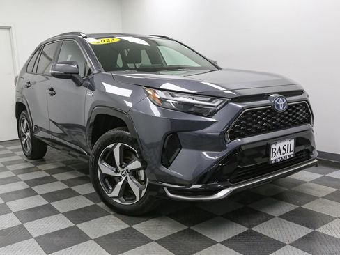 Used 2023 Toyota RAV4 SE image 2