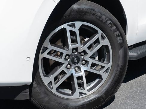 Used 2025 Ford Expedition Max Active RWD image 2