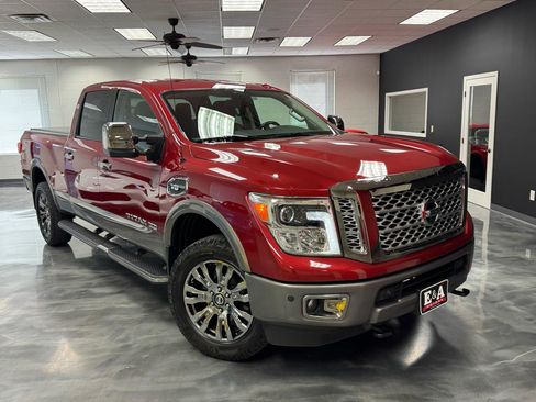 Used 2019 Nissan Titan Platinum Reserve image 2