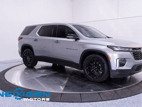 Used 2023 Chevrolet Traverse RS w/ LPO, Floor Liner Package AWD/4WD image 1