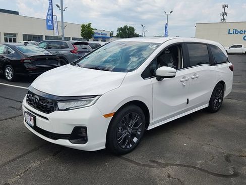 New 2026 Honda Odyssey Touring image 3