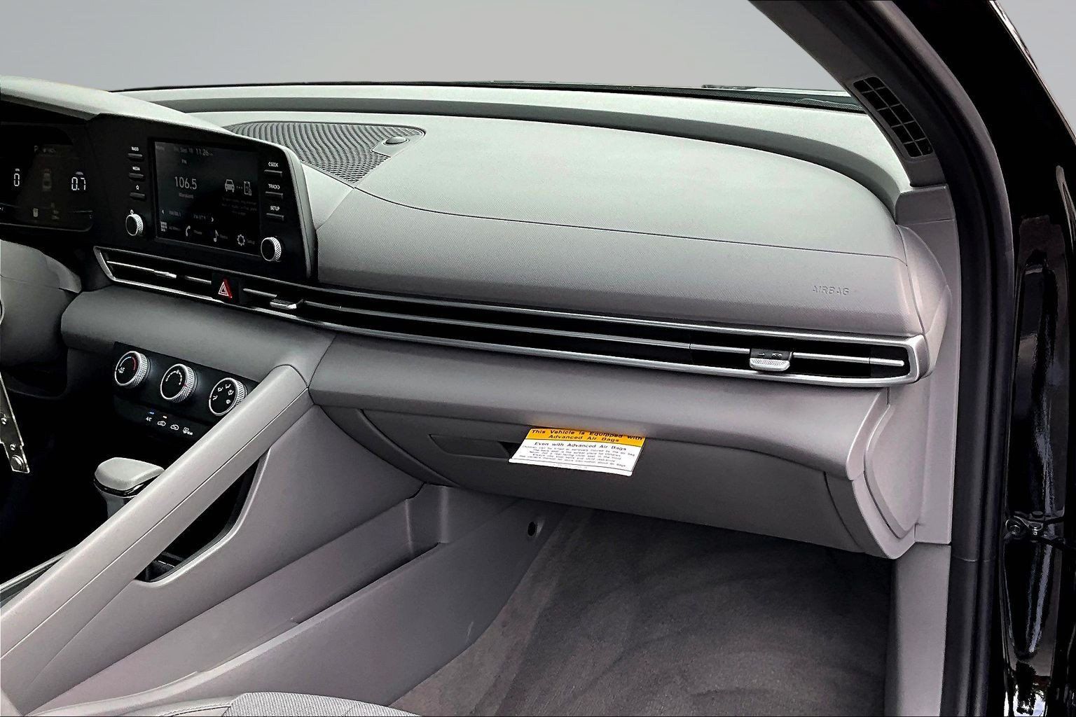 Used 2026 Hyundai Elantra SE FWD image 23
