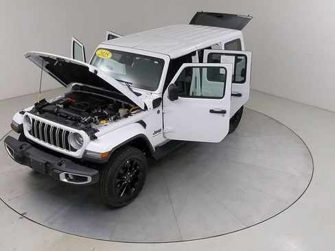 Used 2025 Jeep Wrangler Unlimited Sahara AWD/4WD image 42
