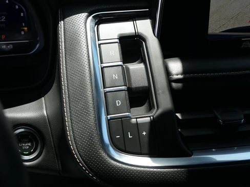 Used 2024 Chevrolet Suburban Premier RWD image 20
