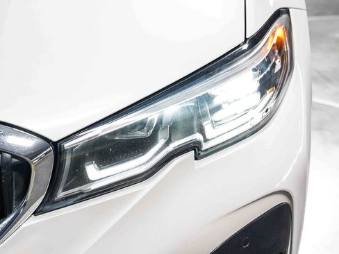 Used 2019 BMW 330i Sedan w/ M Sport Package RWD image 7