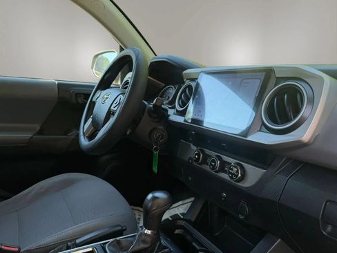 Used 2017 Toyota Tacoma SR5 RWD image 22