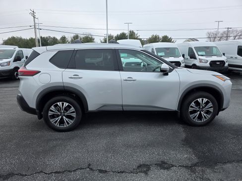 Used 2023 Nissan Rogue SV w/ SV Premium B Package image 6