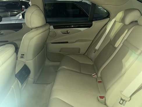 Used 2016 Lexus LS 460 w/ Comfort Package RWD image 7