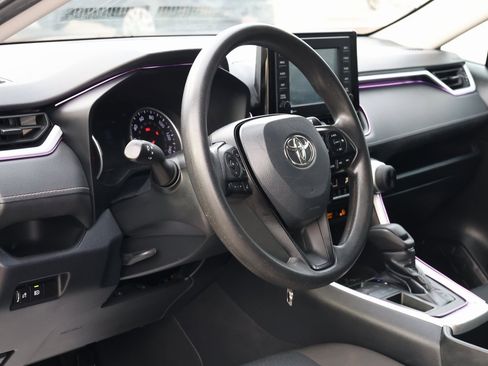 Used 2022 Toyota RAV4 LE image 12