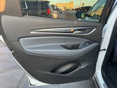 Used 2023 Buick Enclave Essence image 17