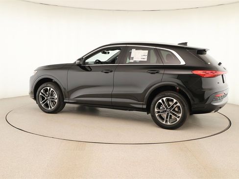 New 2025 Audi Q5 Premium image 3