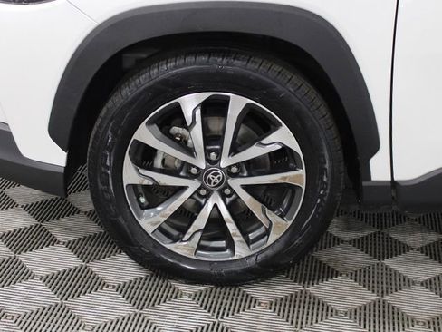 Used 2023 Toyota Corolla Cross XLE w/ Convenience Package AWD/4WD image 18