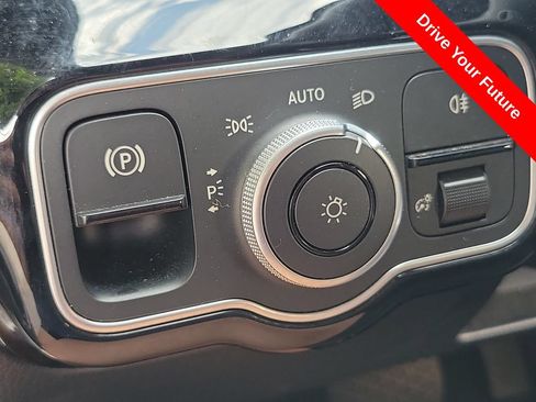 Used 2025 Mercedes-Benz CLA 250 image 17