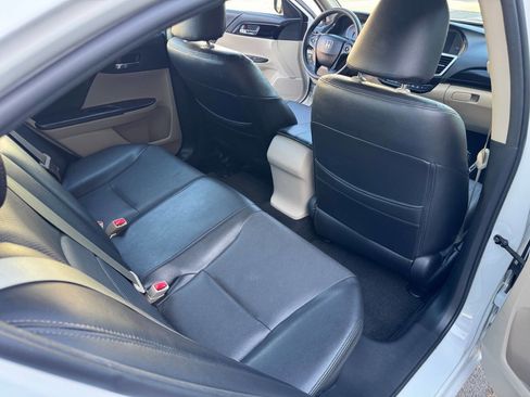 Used 2016 Honda Accord LX image 18