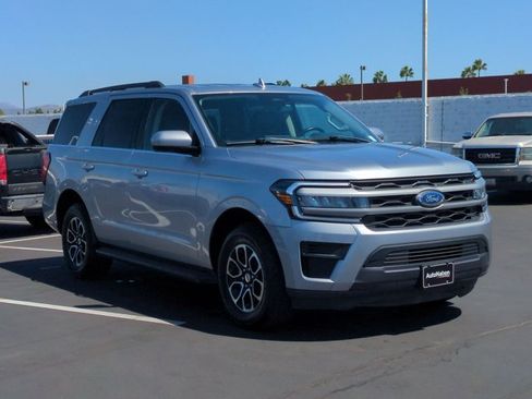 Used 2024 Ford Expedition XLT RWD image 3