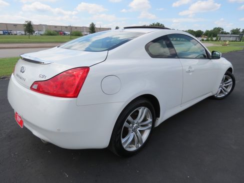 Used 2010 INFINITI G37 x w/ Premium Pkg image 6