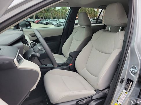 Used 2026 Toyota Corolla Cross LE image 16