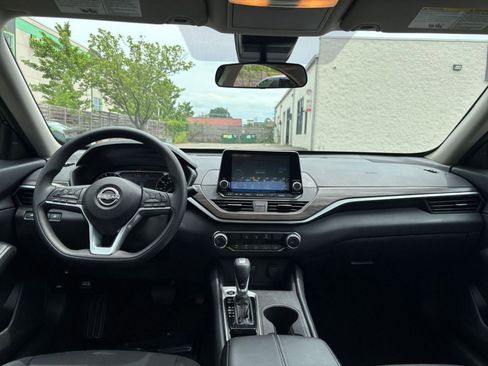 Used 2025 Nissan Altima 2.5 SV FWD image 34