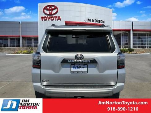 Used 2019 Toyota 4Runner TRD Off-Road AWD/4WD image 5