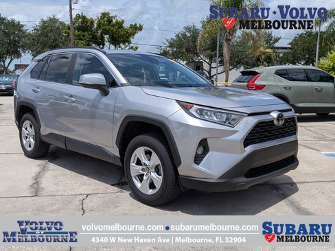 Used 2021 Toyota RAV4 XLE w/ Convenience Package FWD image 1