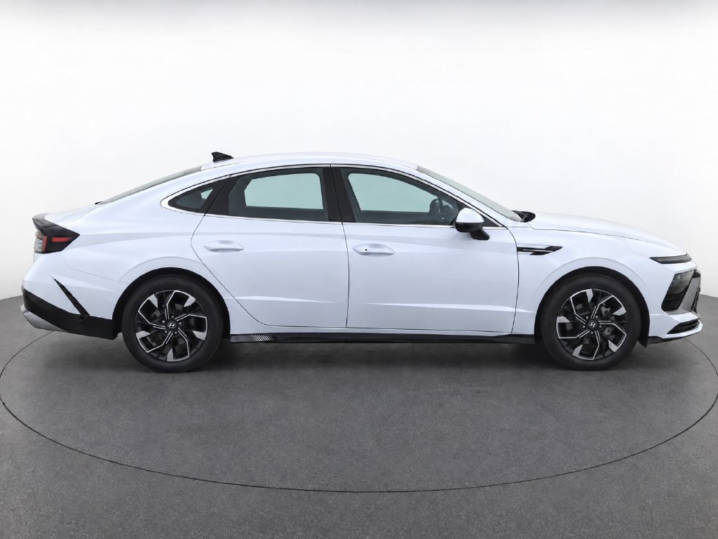 Used 2025 Hyundai Sonata SEL FWD image 8