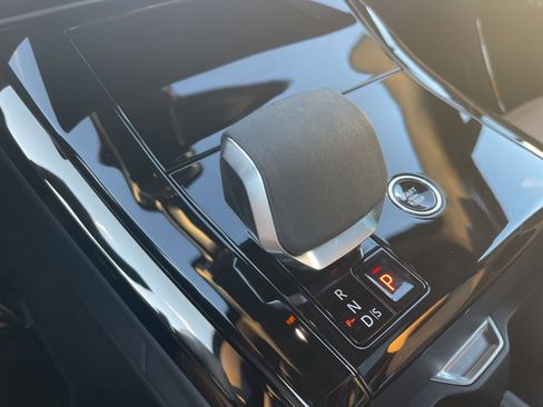 Used 2025 Land Rover Range Rover Sport SE image 21