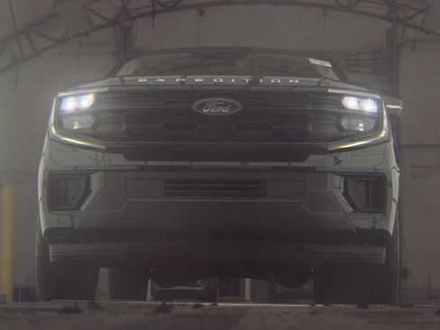 Used 2025 Ford Expedition Active AWD/4WD image 5