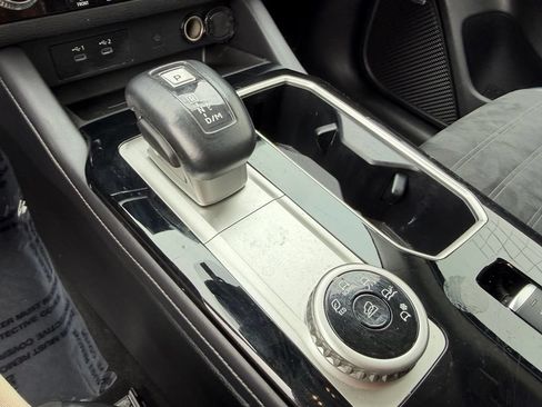 Used 2025 Mitsubishi Outlander SE FWD image 32