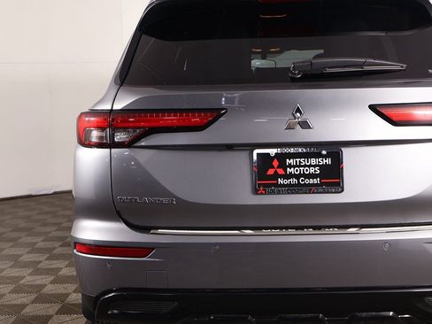 Used 2024 Mitsubishi Outlander SE Black Edition image 16