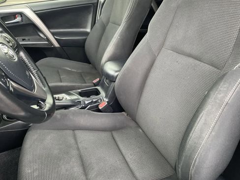 Used 2018 Toyota RAV4 XLE FWD image 12