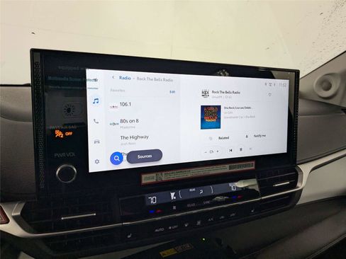 New 2026 Toyota Sienna XLE image 17
