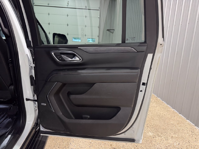 Used 2023 GMC Yukon XL SLT AWD/4WD image 27