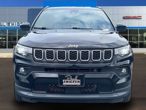 Used 2024 Jeep Compass Latitude AWD/4WD image 2