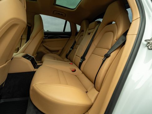Used 2020 Porsche Panamera 4 image 19