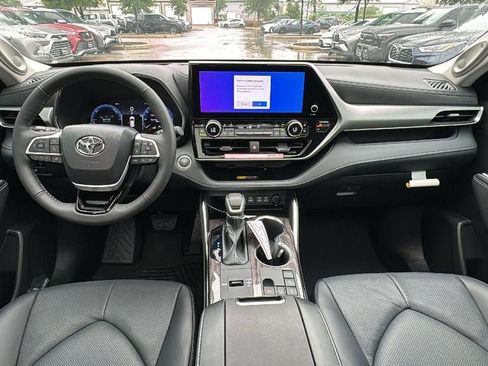 New 2026 Toyota Highlander Platinum AWD/4WD image 24