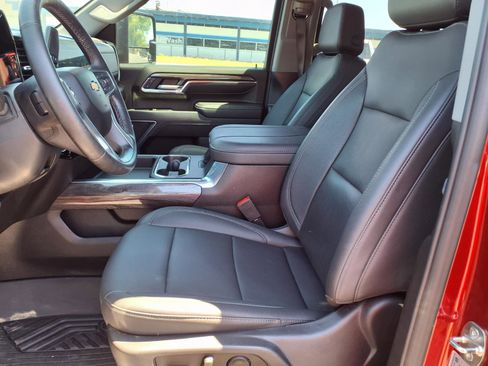 Used 2024 Chevrolet Silverado 2500 LTZ w/ LTZ Convenience Package image 13