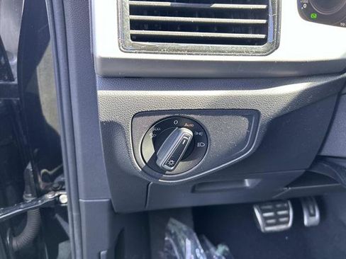 Used 2022 Volkswagen Atlas Cross Sport SEL R-Line AWD/4WD image 22