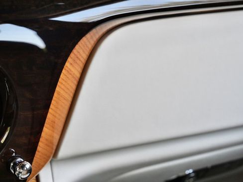 Used 2023 Rolls-Royce Phantom Sedan RWD image 36