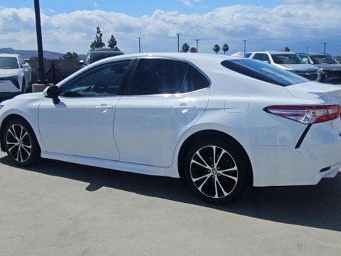Used 2020 Toyota Camry SE FWD image 6