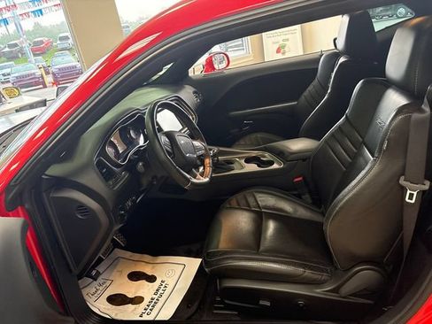 Used 2016 Dodge Challenger SRT Hellcat RWD image 8
