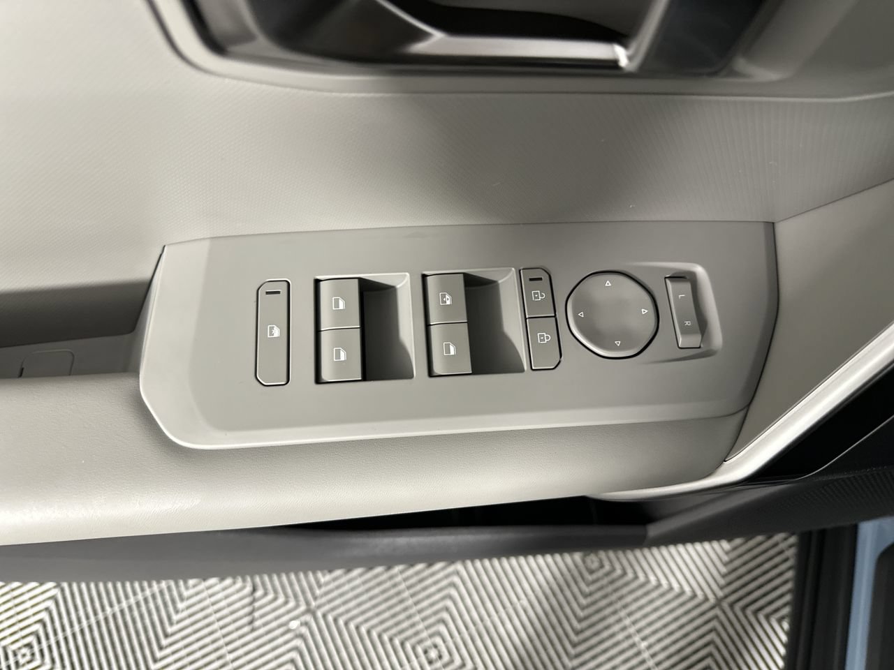New 2027 Kia Seltos S FWD image 3